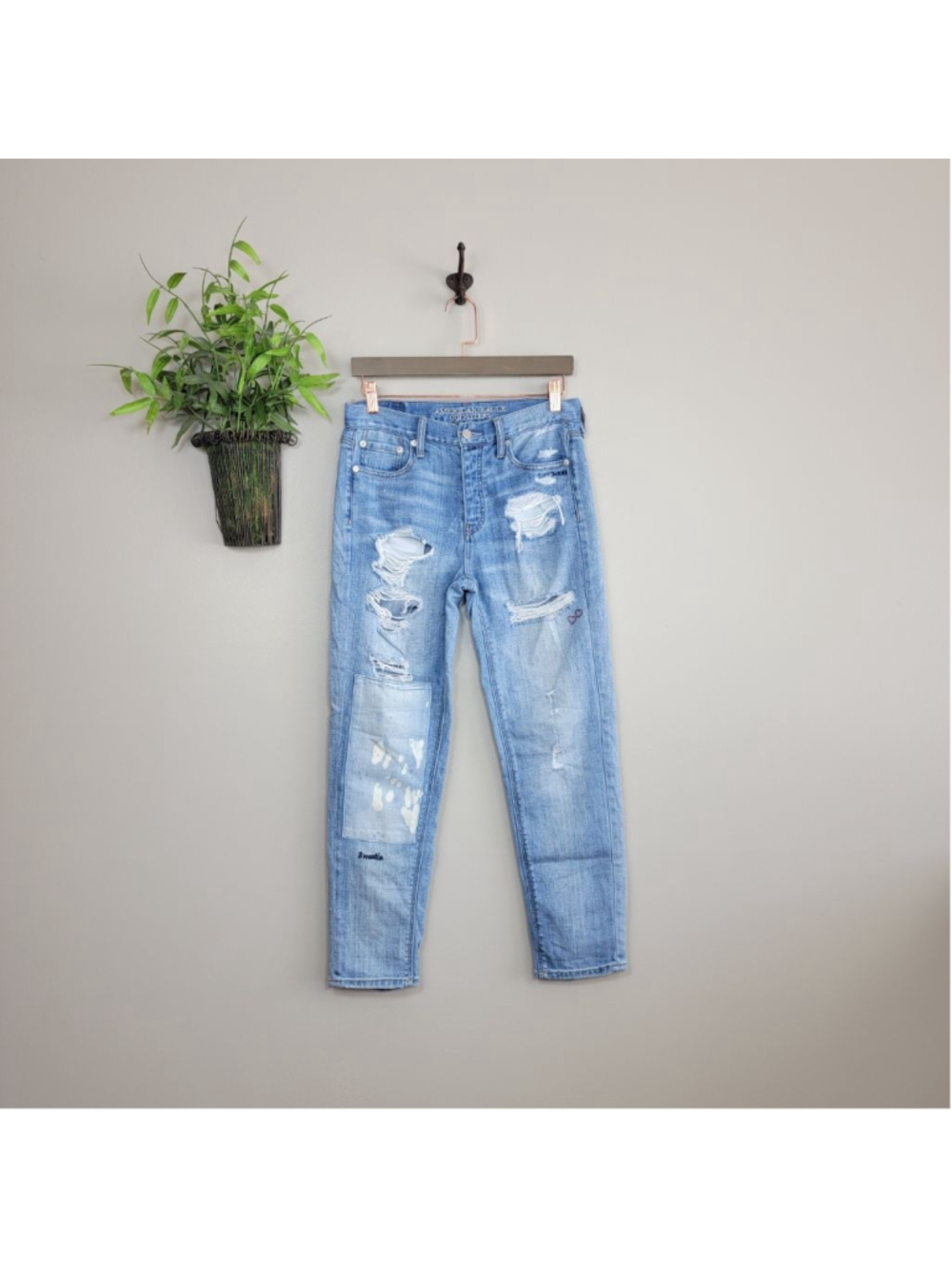 AE 4 American Eagle Vintage Hi Rise Doodle Me Up Tomboy Jeans Embroidered